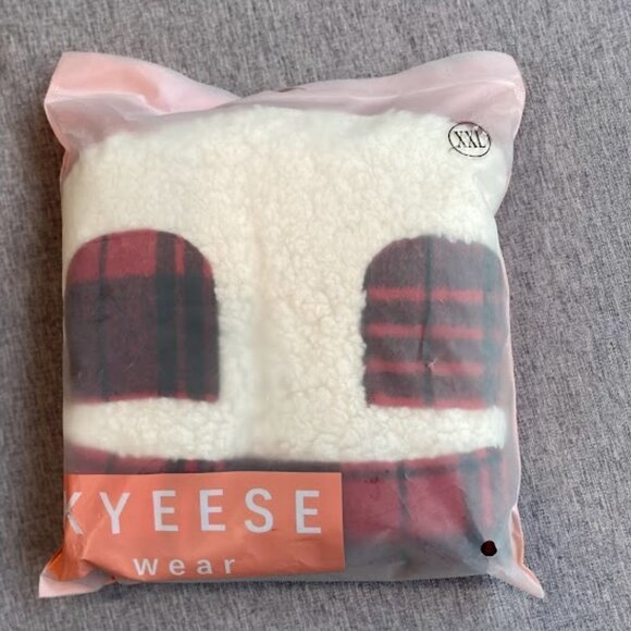 Dog Jacket Checked Plaid w/ Leash Hole, Winter Windproof Soft Lined - Picture 7 of 7